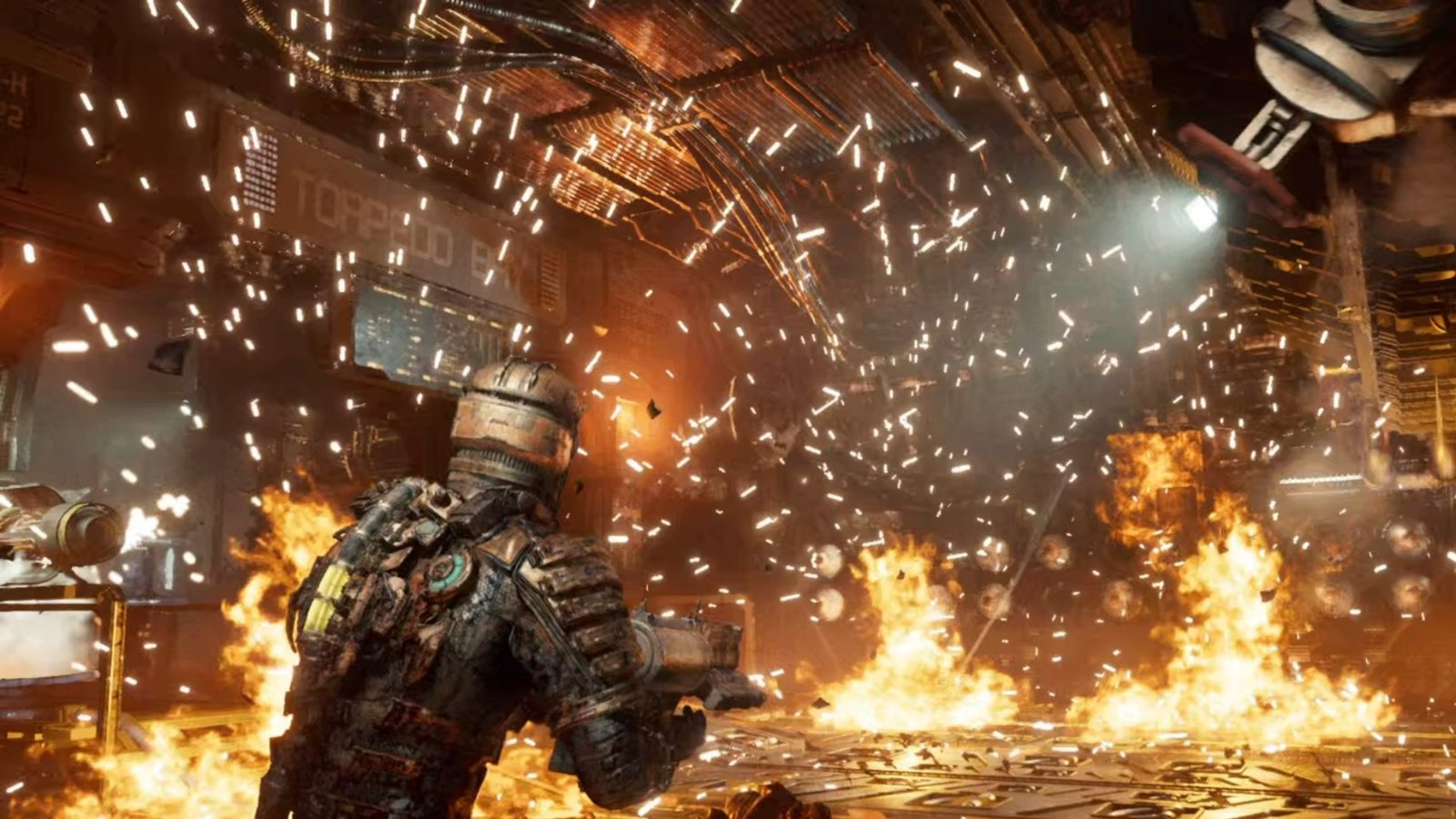 Dead Space Remake screenshot of Isaac in the burning interior of the Ishimura