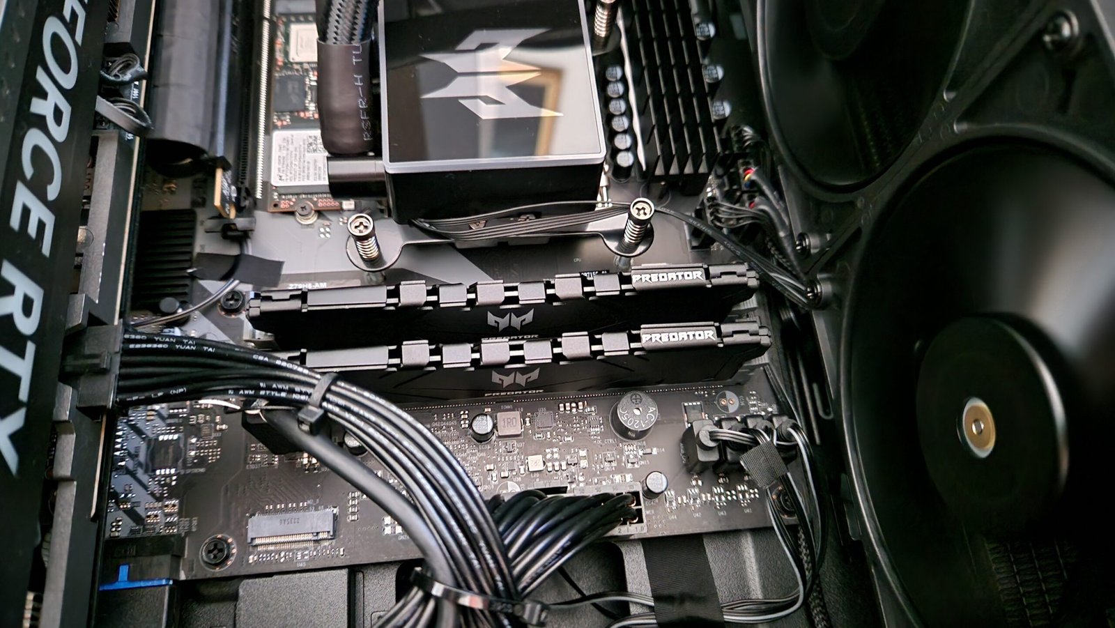 Acer Predator Orion 7000 Adata DDR5 RAM
