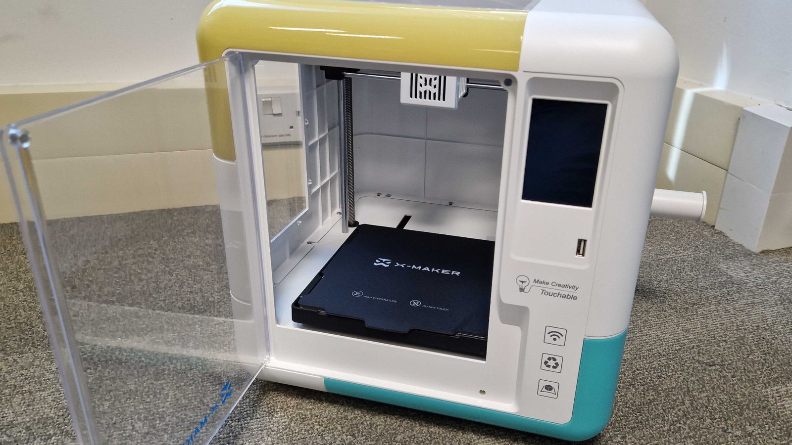 Aoseed X-Maker with door open, on a carpet