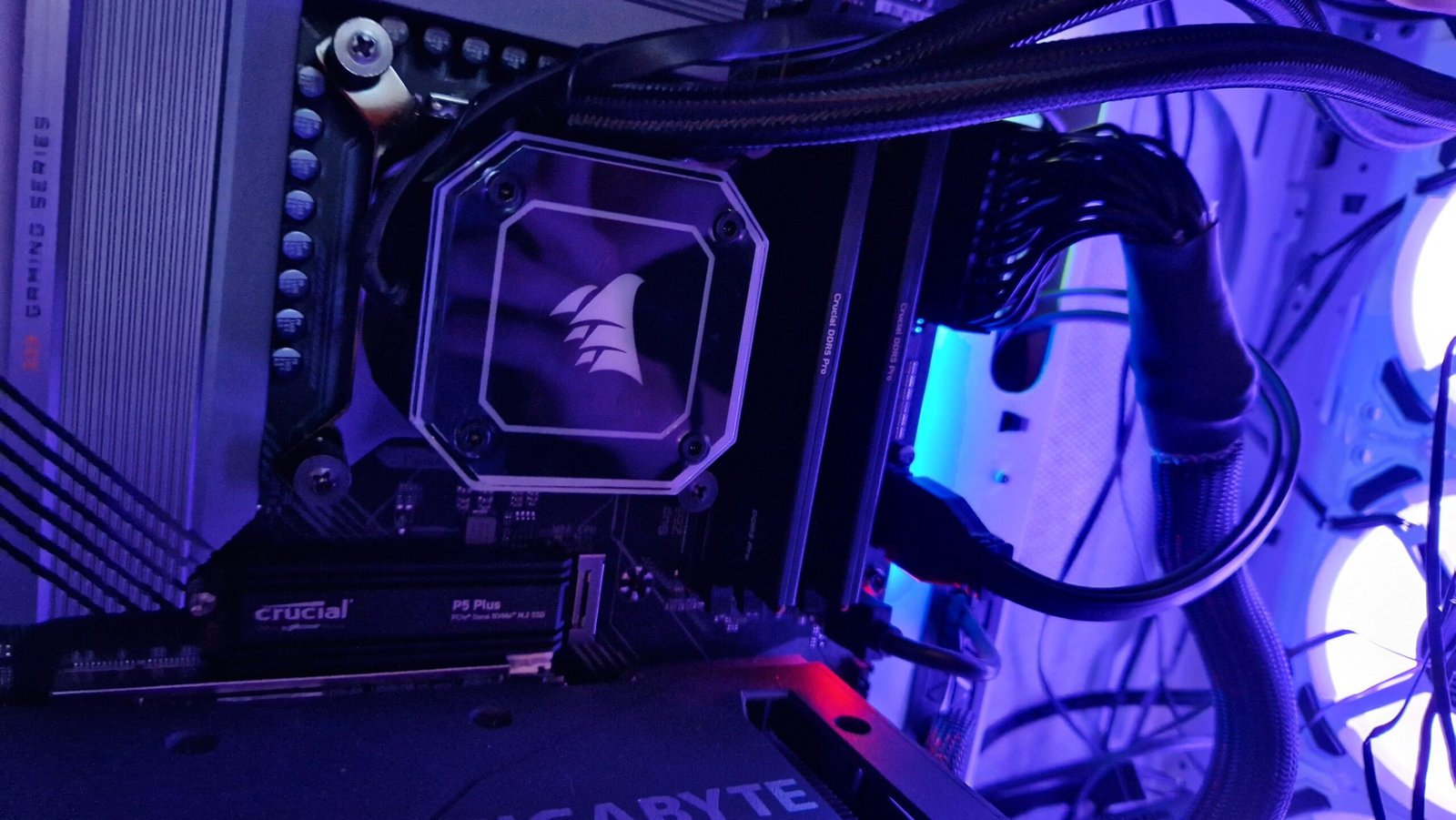 Crucial DDR5 Pro next to a CPU cooler