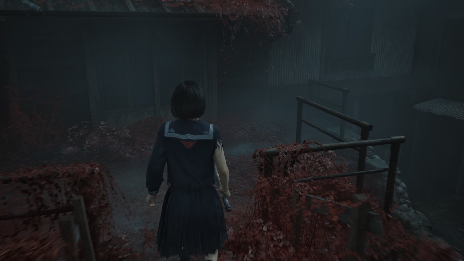 Hinako explores an alley in Ebisugaoka that's foggy in Silent Hill f, and being taken over by red fleshy growths and spider lilies