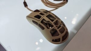 Noctua lance une souris gaming avec ventilateur intégré