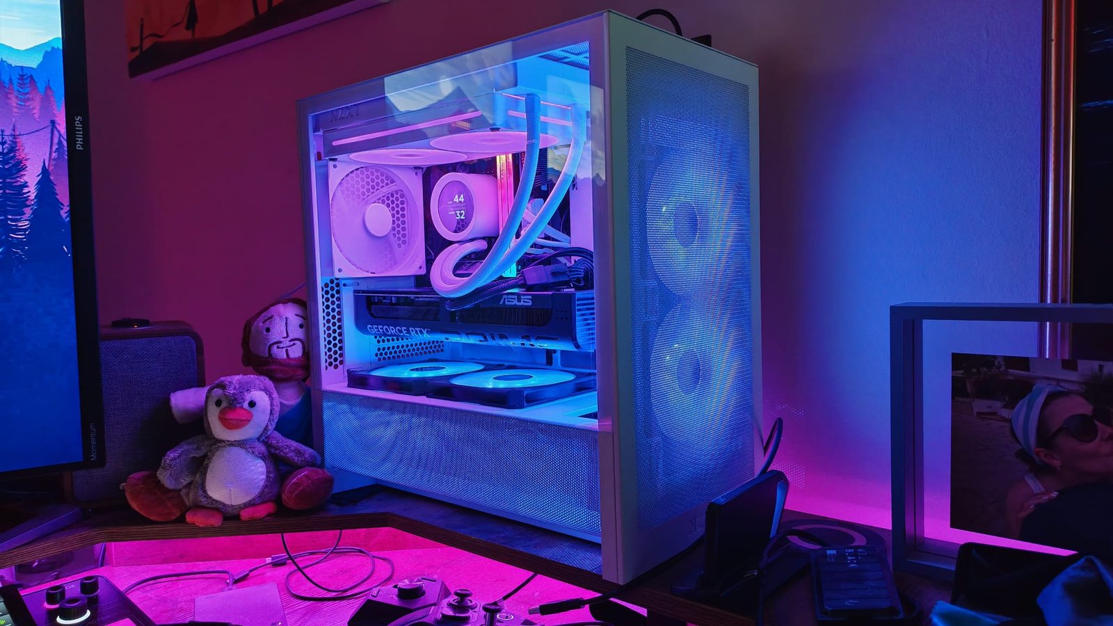 a gaming PC built inside the white NZXT H3 Flow