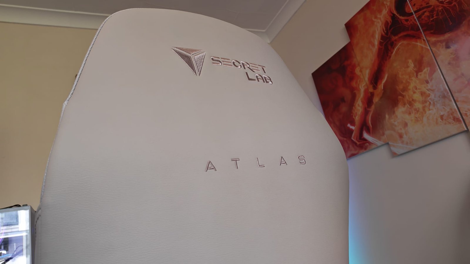 The branding on the back of the Secretlab Atlas